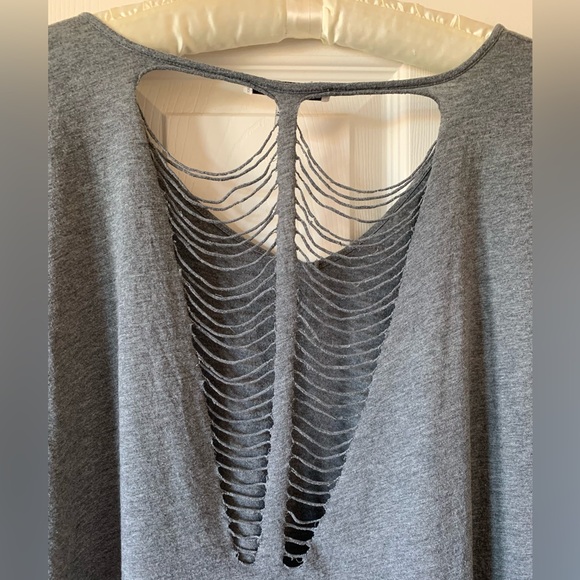 Express One Eleven gray scoop neck top with cutout back - Picture 3 of 4